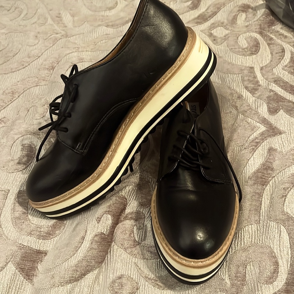 STEVE MADDEN Platform Sneakers NWOT